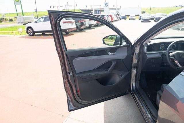 new 2025 Volkswagen Tiguan car, priced at $32,187