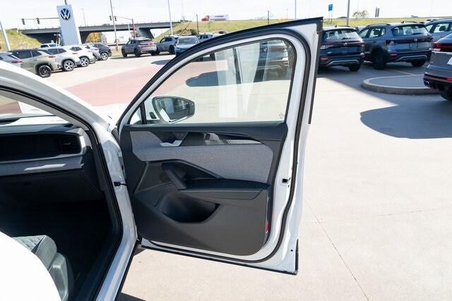 new 2026 Volkswagen Tiguan car, priced at $31,585