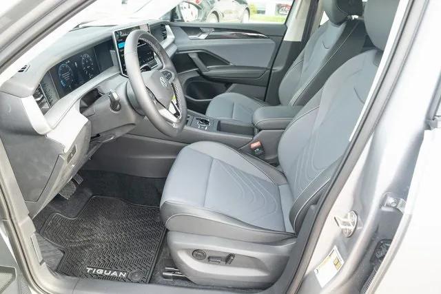 new 2025 Volkswagen Tiguan car, priced at $33,018