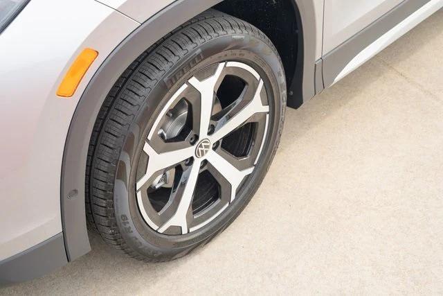 new 2025 Volkswagen Tiguan car, priced at $33,018