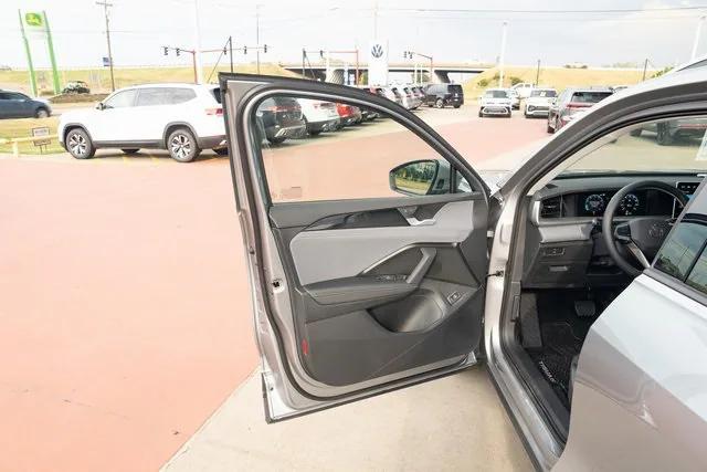 new 2025 Volkswagen Tiguan car, priced at $33,018