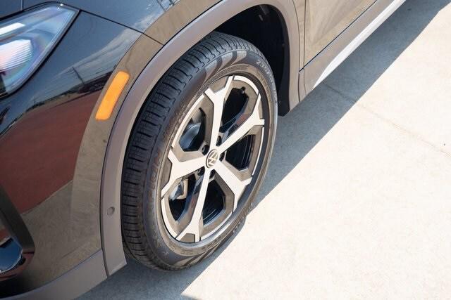 new 2025 Volkswagen Tiguan car, priced at $34,708