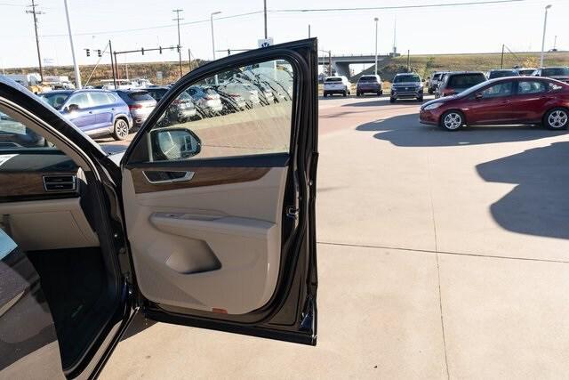 new 2025 Volkswagen Atlas car, priced at $40,216