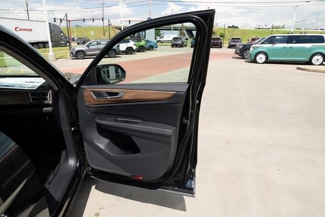 new 2025 Volkswagen Atlas car, priced at $39,274