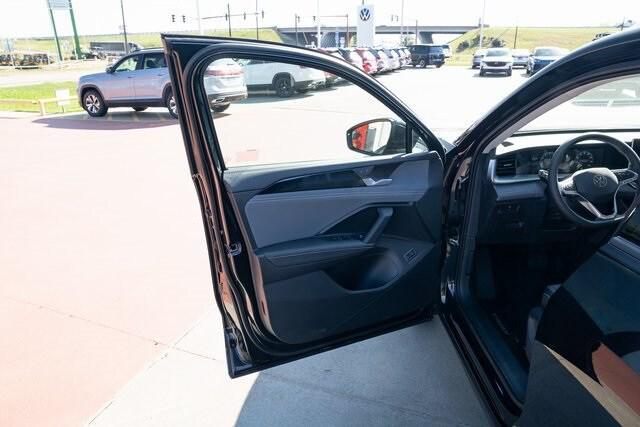 new 2025 Volkswagen Tiguan car, priced at $33,114