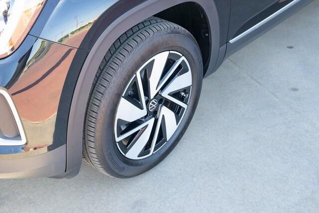 new 2025 Volkswagen Atlas car, priced at $49,072