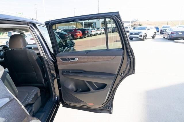 new 2025 Volkswagen Atlas car, priced at $49,072