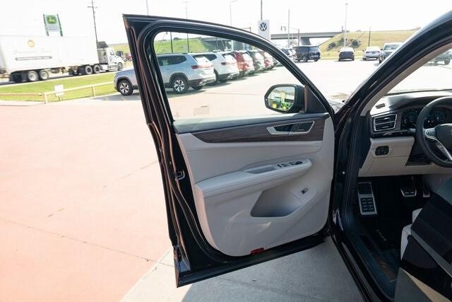 new 2026 Volkswagen Atlas car, priced at $55,831