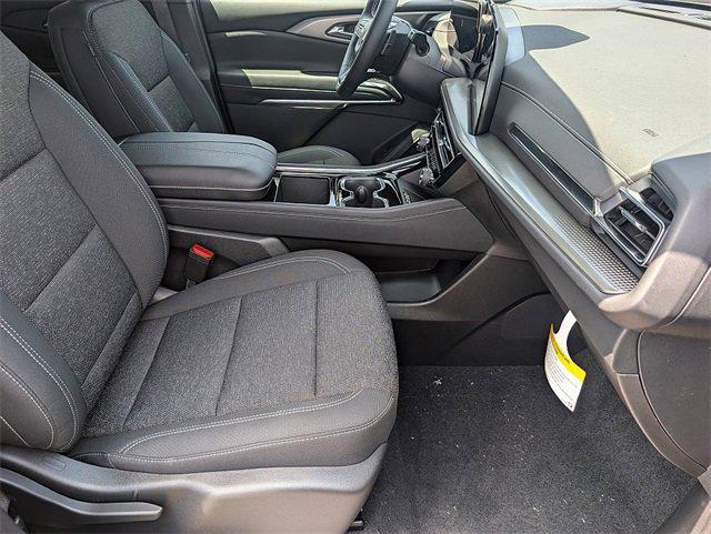 new 2025 Chevrolet Traverse car, priced at $43,015