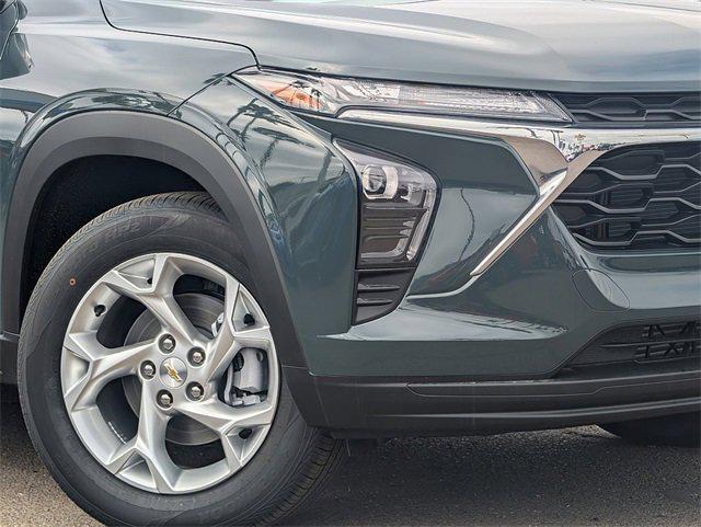 new 2025 Chevrolet Trax car, priced at $23,510
