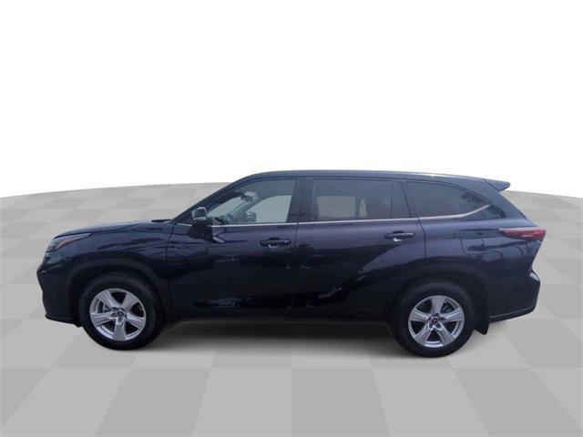 used 2022 Toyota Highlander car, priced at $29,687