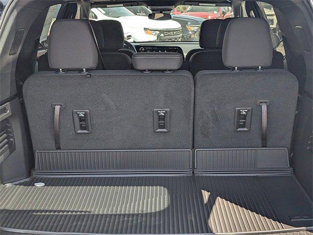 new 2025 Chevrolet Traverse car, priced at $43,015