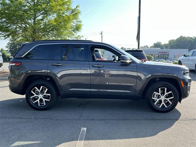 new 2025 Jeep Grand Cherokee car, priced at $44,855