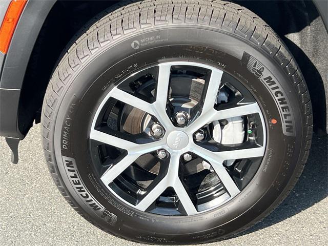 new 2025 Jeep Grand Cherokee car, priced at $44,855