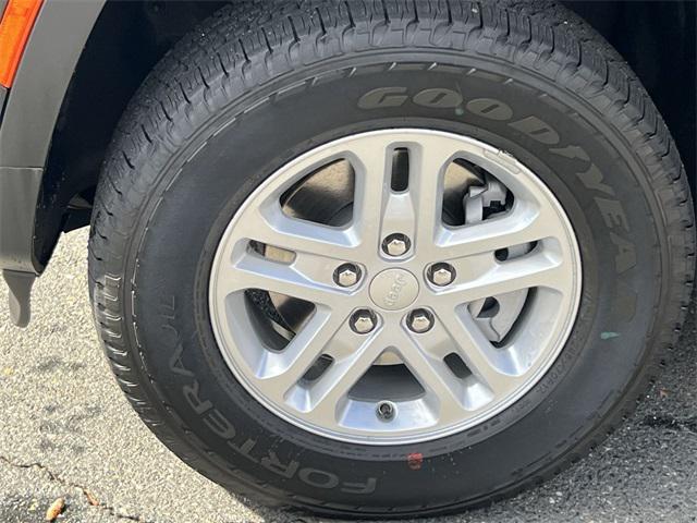 new 2025 Jeep Grand Cherokee car, priced at $31,670