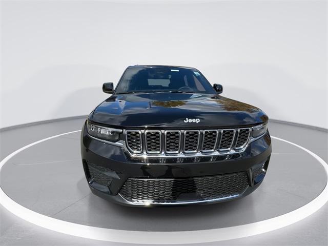 new 2025 Jeep Grand Cherokee car, priced at $31,670