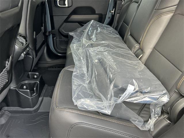 new 2025 Jeep Gladiator car, priced at $43,471