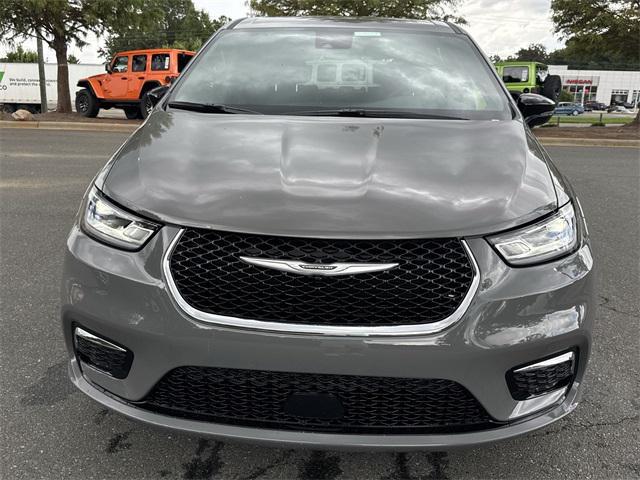 new 2025 Chrysler Pacifica car, priced at $36,997