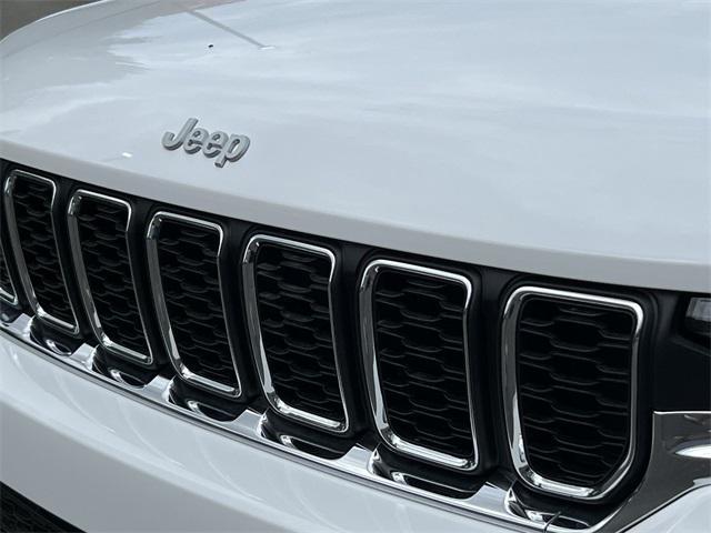 new 2025 Jeep Grand Cherokee car, priced at $33,325