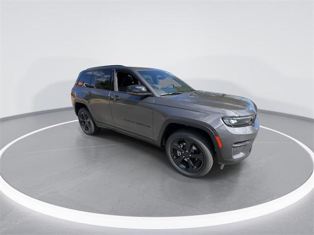 new 2025 Jeep Grand Cherokee car, priced at $40,125