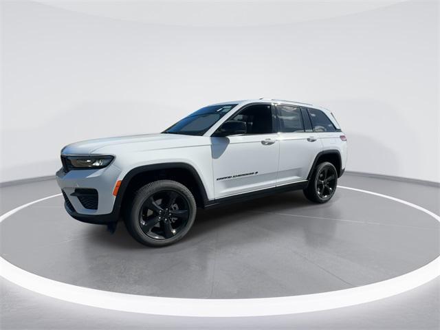 new 2025 Jeep Grand Cherokee car, priced at $40,760
