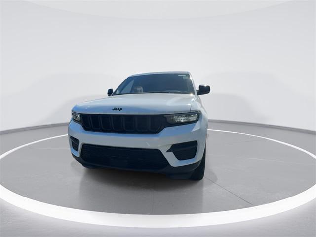 new 2025 Jeep Grand Cherokee car, priced at $40,760