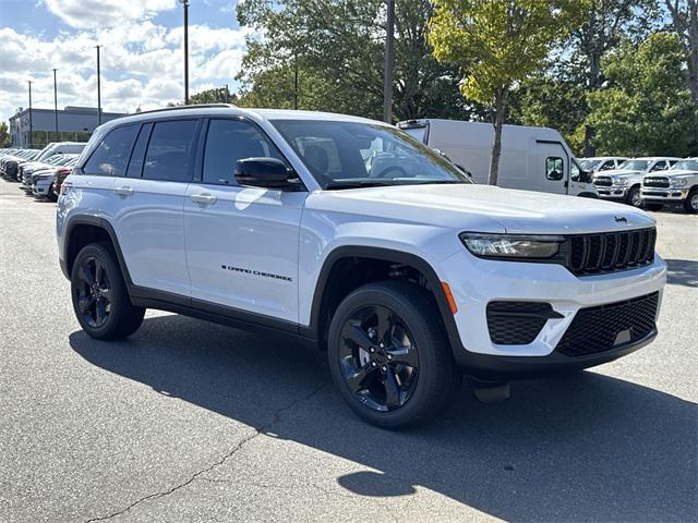 new 2025 Jeep Grand Cherokee car, priced at $40,760
