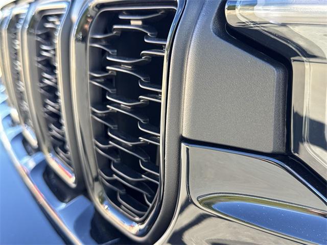 new 2025 Jeep Grand Cherokee car, priced at $40,125