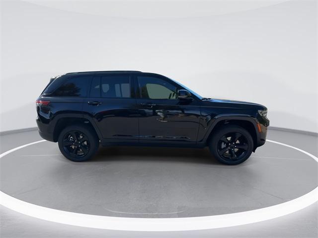 new 2025 Jeep Grand Cherokee car, priced at $40,125