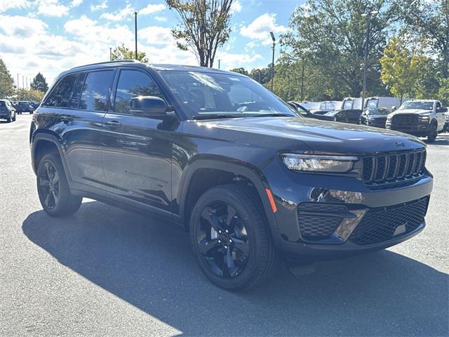 new 2025 Jeep Grand Cherokee car, priced at $40,125