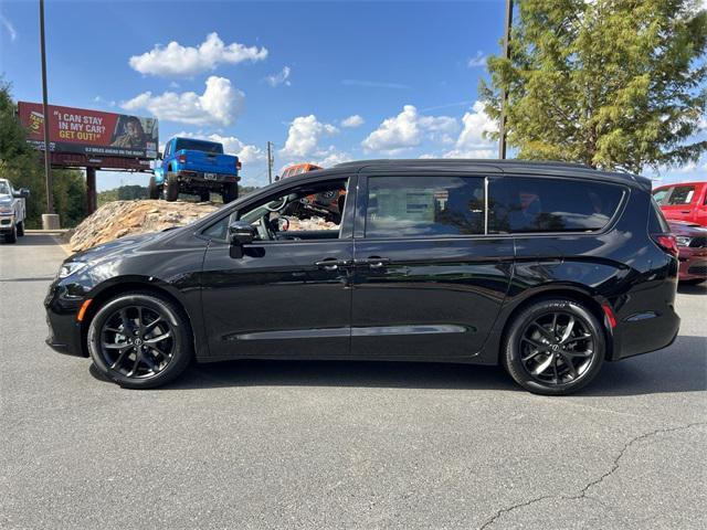 new 2026 Chrysler Pacifica car, priced at $46,044