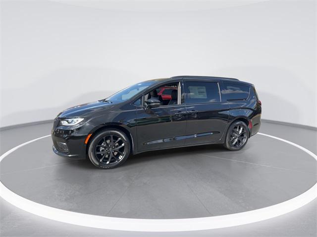 new 2026 Chrysler Pacifica car, priced at $46,044
