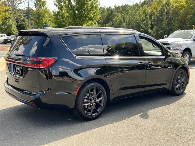 new 2026 Chrysler Pacifica car, priced at $46,044
