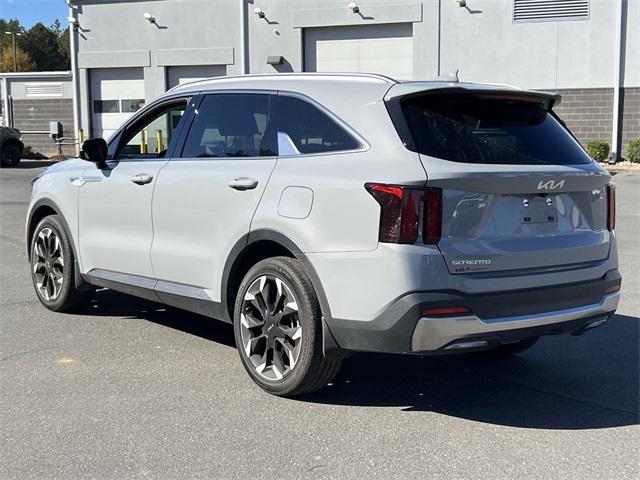 used 2025 Kia Sorento car, priced at $30,499