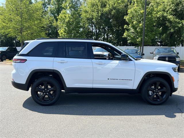 new 2025 Jeep Grand Cherokee car, priced at $48,673