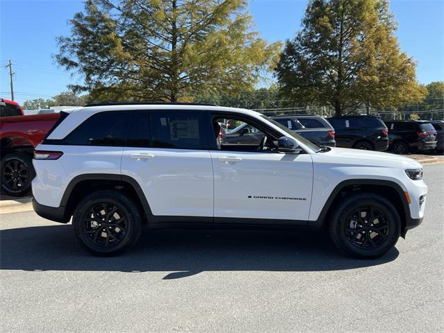 new 2025 Jeep Grand Cherokee car, priced at $37,885