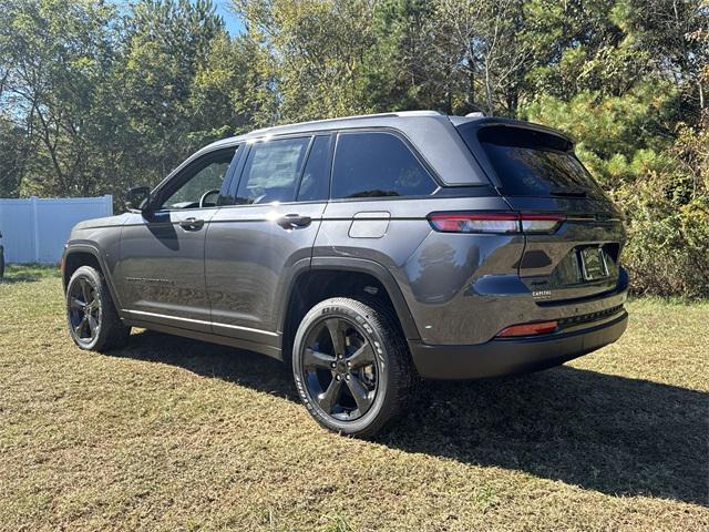 new 2025 Jeep Grand Cherokee car, priced at $39,625