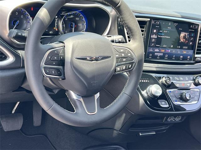 new 2025 Chrysler Pacifica car, priced at $39,348