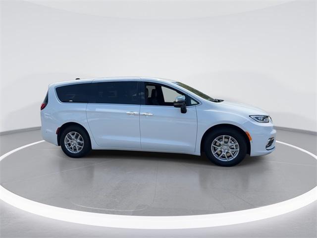 new 2025 Chrysler Pacifica car, priced at $39,348