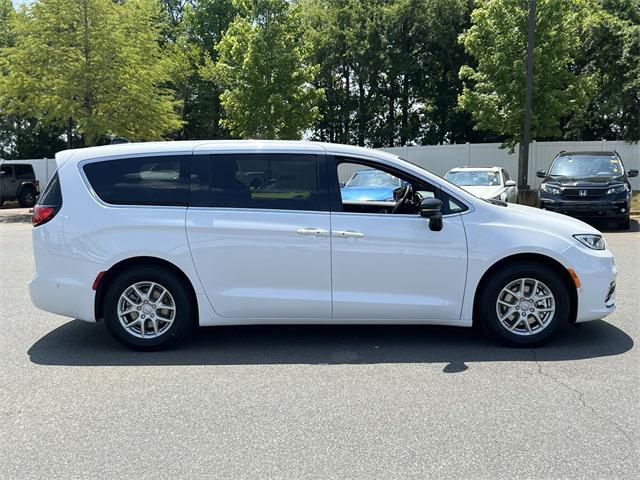 new 2025 Chrysler Pacifica car, priced at $39,348