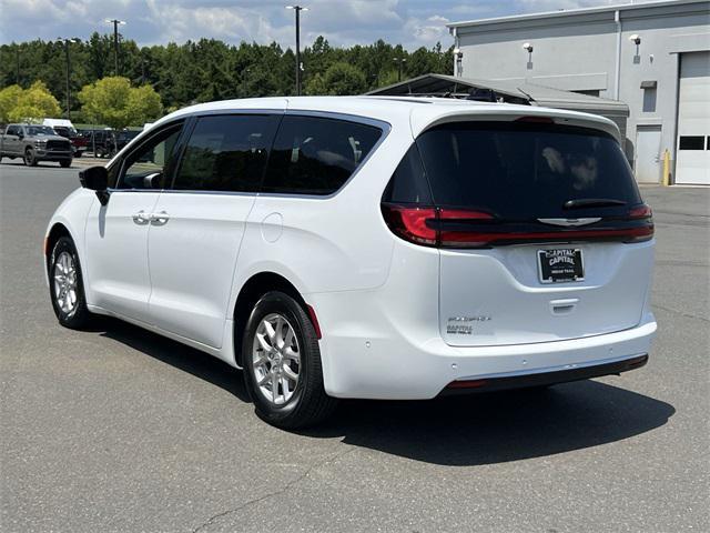 new 2025 Chrysler Pacifica car, priced at $39,348