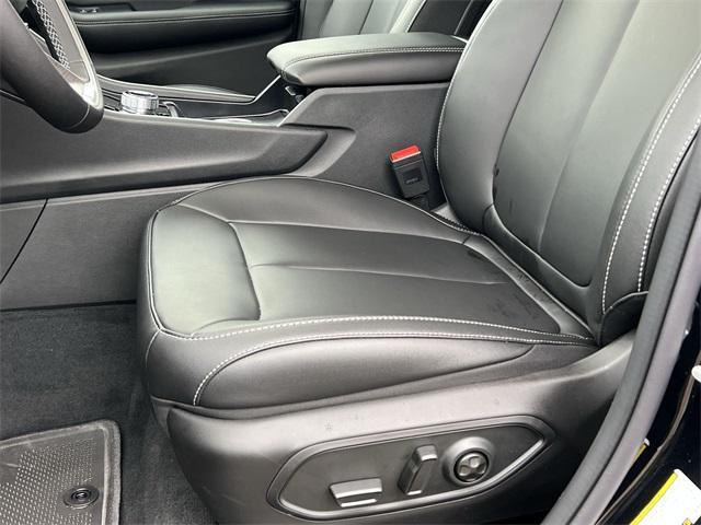 new 2025 Jeep Grand Cherokee car, priced at $42,735