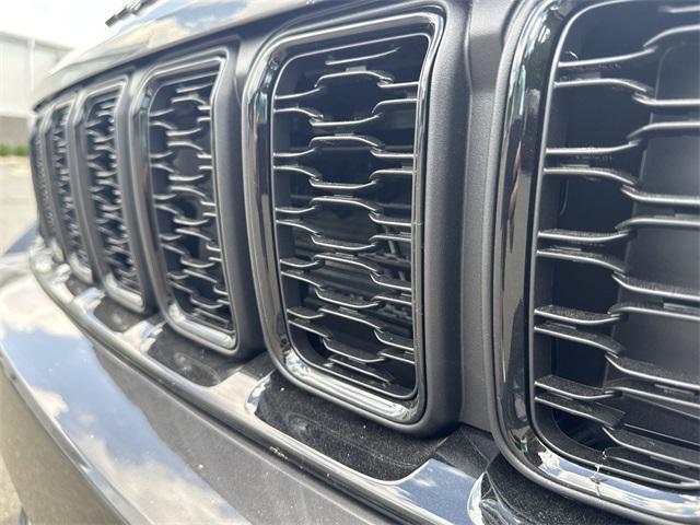 new 2025 Jeep Grand Cherokee car, priced at $37,038