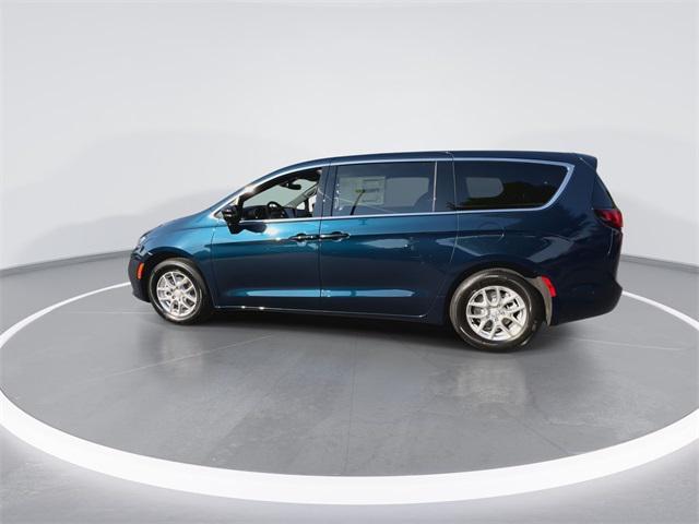 new 2025 Chrysler Pacifica car, priced at $40,219