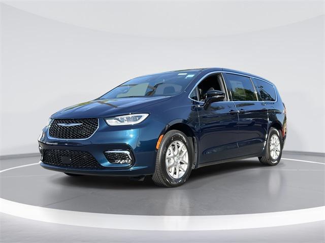 new 2025 Chrysler Pacifica car, priced at $40,219