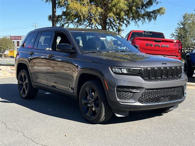 new 2025 Jeep Grand Cherokee car, priced at $37,625