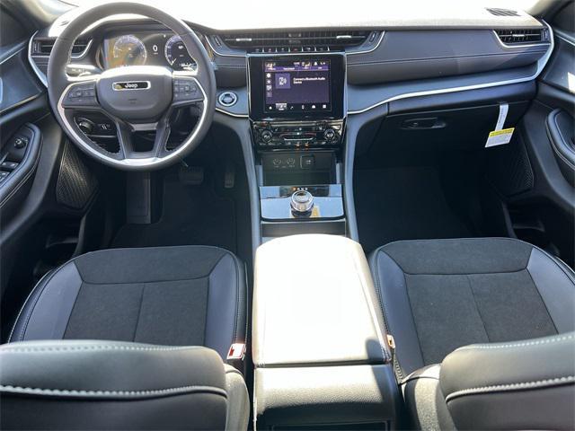 new 2025 Jeep Grand Cherokee car, priced at $37,625