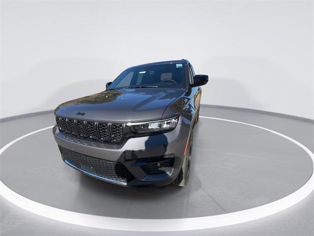 new 2025 Jeep Grand Cherokee car, priced at $37,625