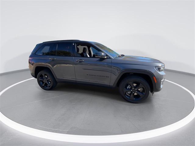 new 2025 Jeep Grand Cherokee car, priced at $37,625
