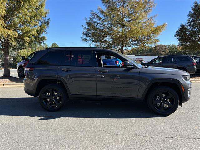 new 2025 Jeep Grand Cherokee car, priced at $37,625